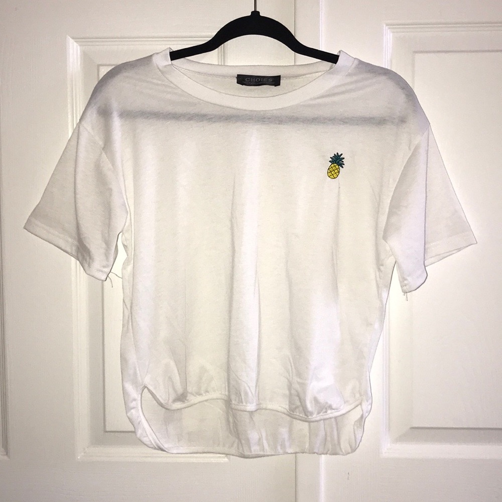 NWOT White Pineapple Embroidery T-shirt